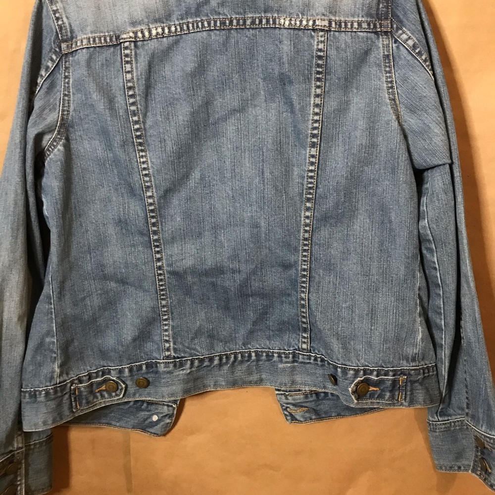 Light wash denim jacket - Picture 4 of 4